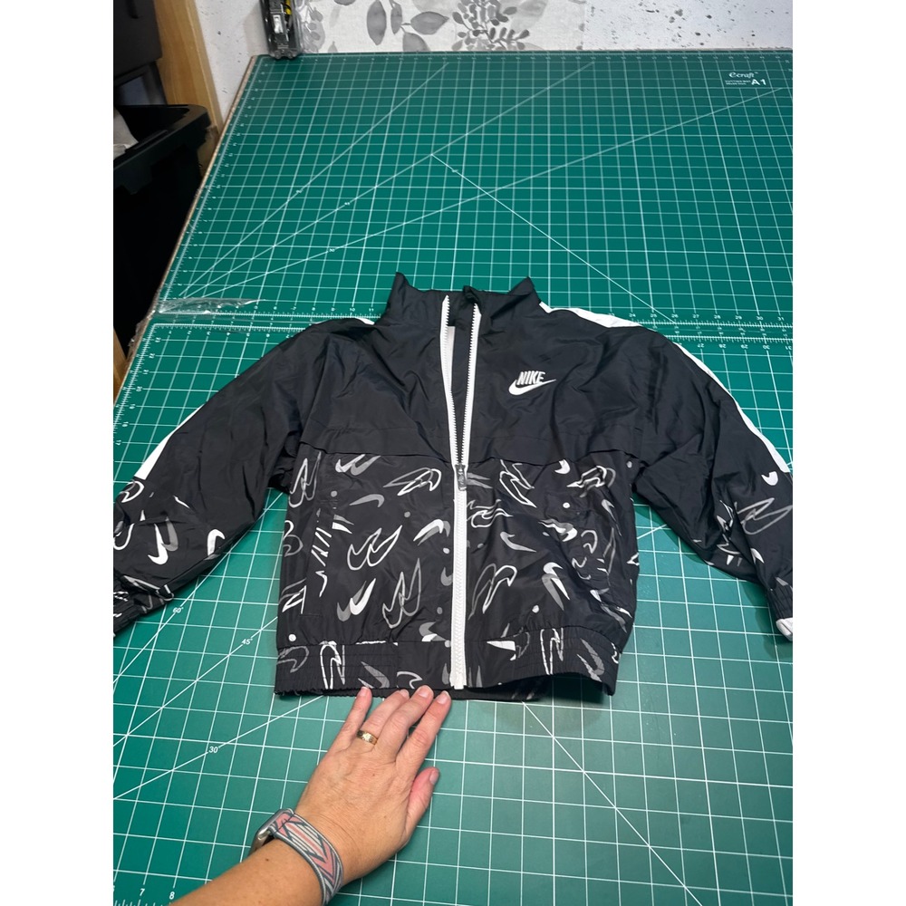 Nike Kids Windrunner Full Zip Windbreaker Jacket Black White Swoosh Print 6X